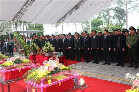 Entierran restos de mártires caídos en lucha por defensa de frontera norteña de Vietnam