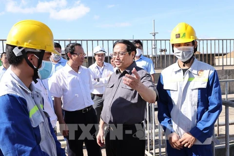 Primer ministro examina proyectos de infraestructura en Ciudad Ho Chi Minh