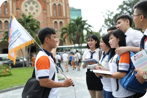 Ciudad Ho Chi Minh abrirá curso de formación en español para guías turísticos