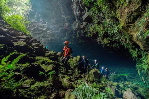 Encuentran nuevos pasajes en sistema de cuevas volcánicas en Vietnam