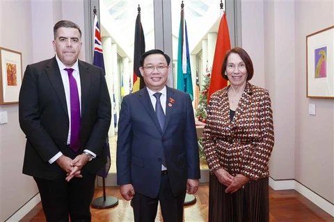 Presidente del Parlamento vietnamita se reúne con dirigentes legislativos australianos