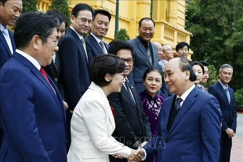 Presidente recibe a representantes de organizaciones de los surcoreanos en Vietnam