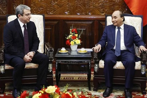 Presidente vietnamita recibe a embajadores de Azerbaiyán y Brunei 