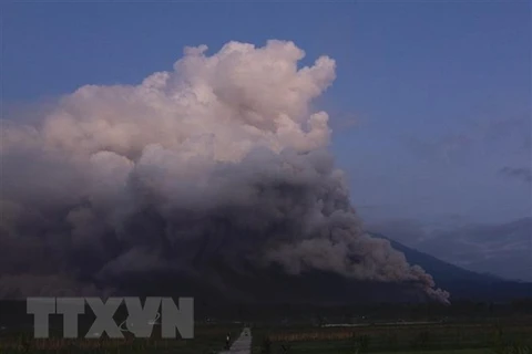 Indonesia eleva alerta de volcán al nivel más alto