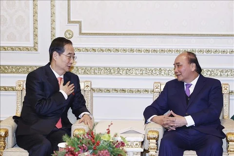 Presidente de Vietnam se reúne con primer ministro surcoreano