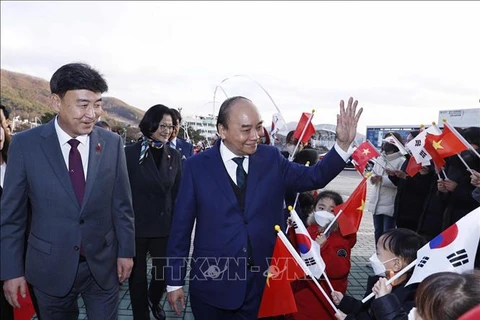 Presidente de Vietnam visita provincia surcoreana de Gyeonggi