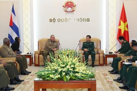 Ministro de Defensa de Vietnam recibe a funcionario militar cubano
