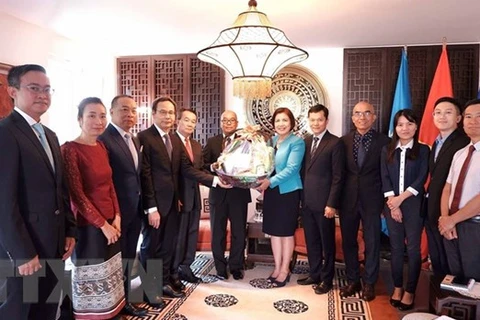 Misión de Vietnam en Ginebra felicita a la de Laos por Día Nacional de ese país