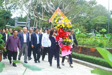 Destacados jefes de aldeas de Vietnam y Laos visitan pueblo natal del Presidente Ho Chi Minh 