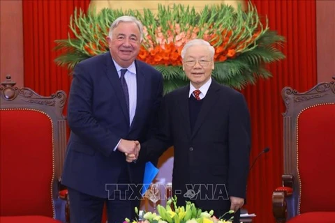 Máximo dirigente vietnamita dialoga con presidente del Senado de Francia