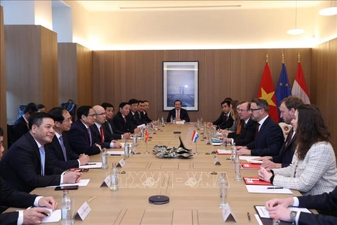 Premier vietnamita sostiene conversaciones con su homólogo luxemburgués