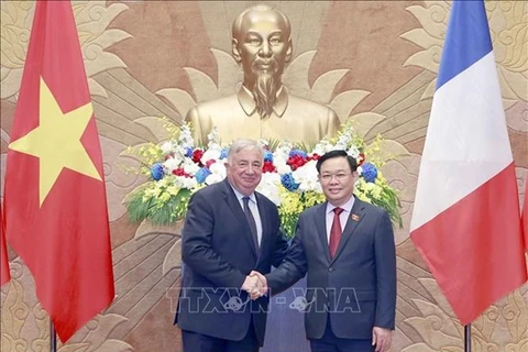 Presidente del Senado francés finaliza su visita a Vietnam