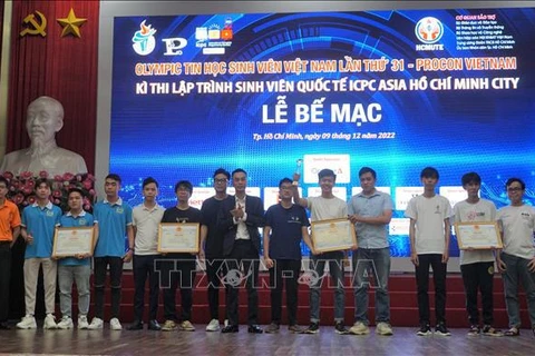 Entregan premios a ganadores de la Olimpiada de Informática de Vietnam