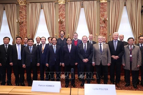 Primer ministro de Vietnam aboga por forjar nexos de asociación con Luxemburgo
