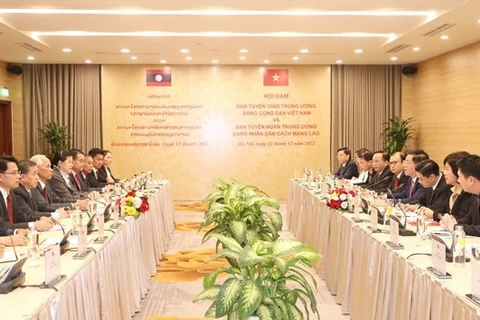 Robustecen cooperación entre Comisiones de Partidos de Vietnam y Laos