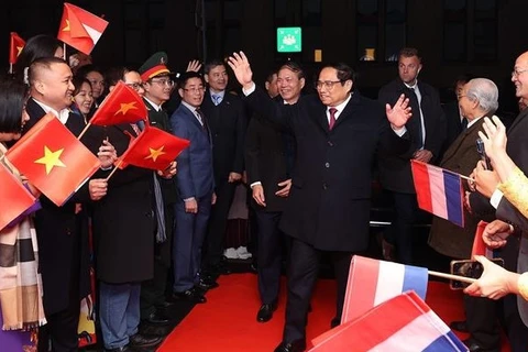 Premier vietnamita se reúne con comunidad connacional en Países Bajos