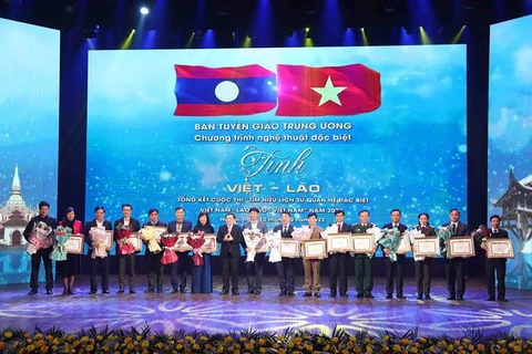 Entregan premios del concurso sobre historia de nexos especiales Vietnam - Laos en 2022