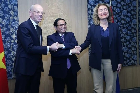 Premier vietnamita se reúne con dirigentes parlamentarios holandeses 