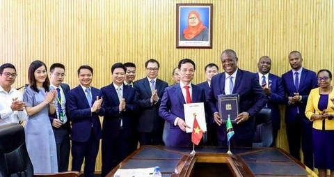 Promueven relaciones entre partidos de Vietnam y Tanzania