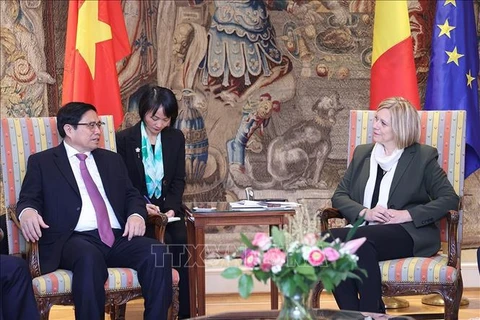 Primer ministro de Vietnam se reúne con presidenta de Cámara de Representantes de Bélgica