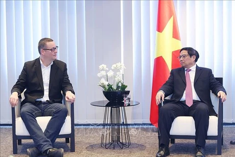 Premier vietnamita recibe a presidente del Partido del Trabajo de Bélgica