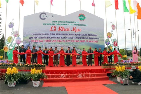 Inauguran en ciudad vietnamita feria internacional de las flores 2022