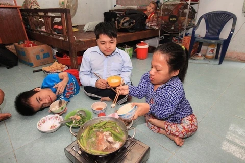 Evalúan en Vietnam proyecto de asistencia a víctimas del Agente Naranja