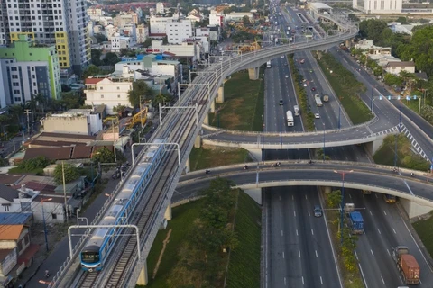 Lanzan prueba piloto del Metro en Ciudad Ho Chi Minh