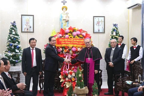 Dirigente parlamentario vietnamita felicita a Arquidiócesis de Hue por Navidad