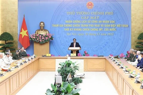 Premier vietnamita se reúne con testigos históricos de Policía Popular 