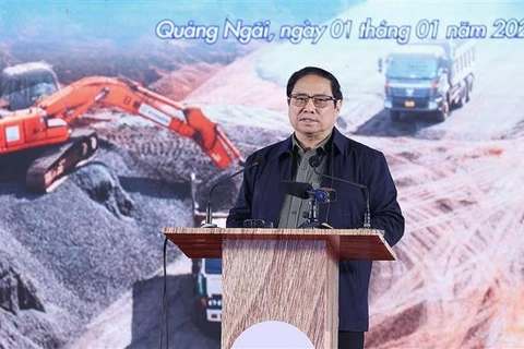 Premier vietnamita ordena desplegar 12 proyectos de autopista Norte-Sur
