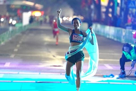 Atletas vietnamitas ganan primer Medio Maratón Internacional del Año Nuevo
