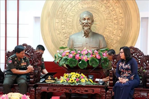 Delegación militar de Camboya visita provincia vietnamita de Soc Trang
