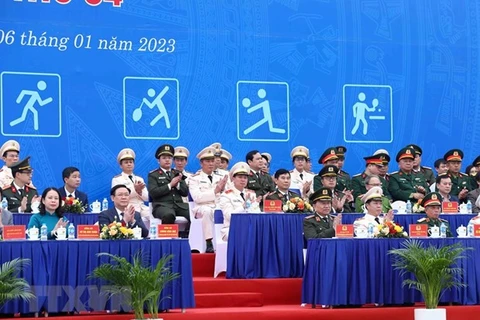 Presidente del Parlamento vietnamita asiste a Festival deportivo de Guardia de Policía Popular 