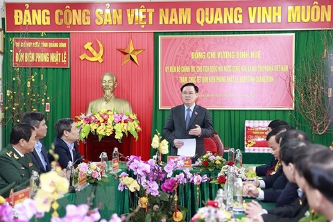 Presidente parlamentario visita la Guardia Fronteriza de Nhat Le 