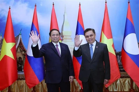 Vietnam y Laos atesoran a consolidar la gran amistad y cooperación integral bilateral
