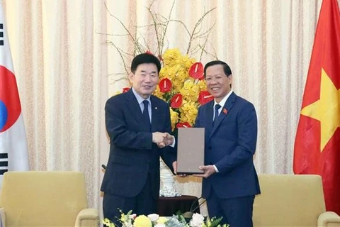 Presidente legislativo sudcoreano se reúne con autoridades de Ciudad Ho Chi Minh