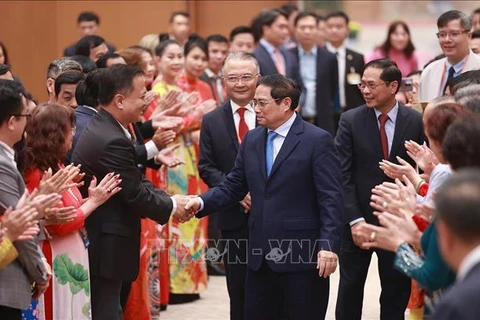 Premier pide esfuerzos de vietnamitas en Ultramar para acercar a Vietnam al mundo