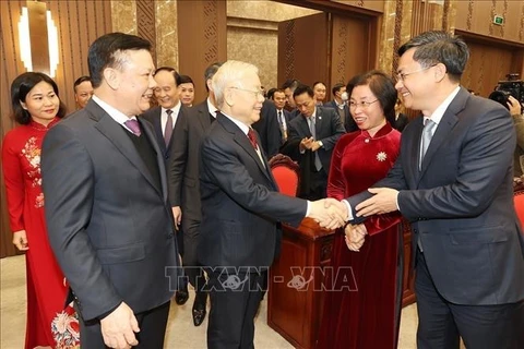 Máximo dirigente partidista felicita a población de Hanoi en ocasión del Tet