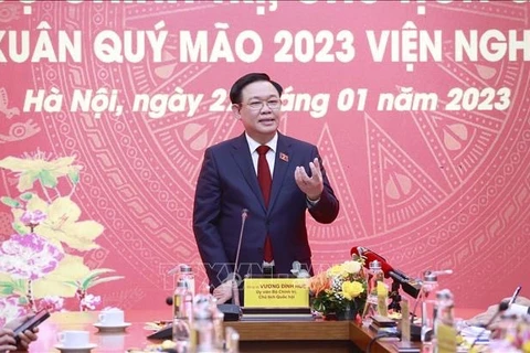 Presidente del Parlamento vietnamita visita Instituto de Estudios Legislativos