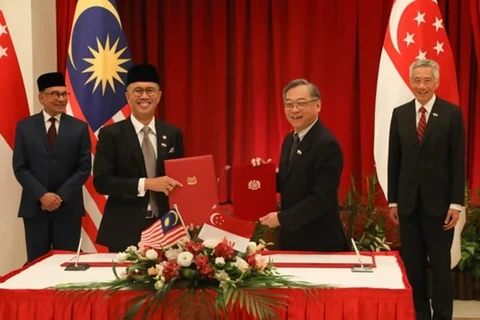 Singapur y Malasia firman acuerdos de cooperación económica