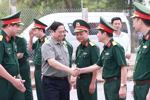 Premier vietnamita revisa obras claves infraestructurales en delta del Mekong