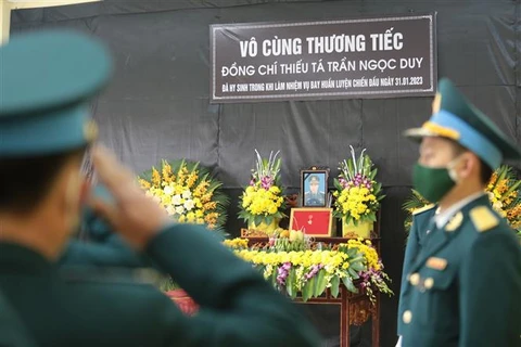 Honran a piloto vietnamita fallecido con Insignia de Juventud Valiente