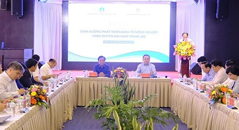 Ministro insta a asociar agricultura en costa sur central vietnamita con desarrollo turístico