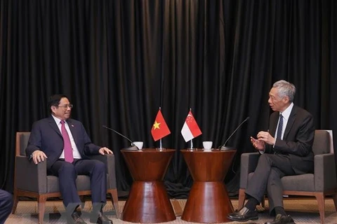 Visita de premier vietnamita a Singapur promueve relaciones bilaterales