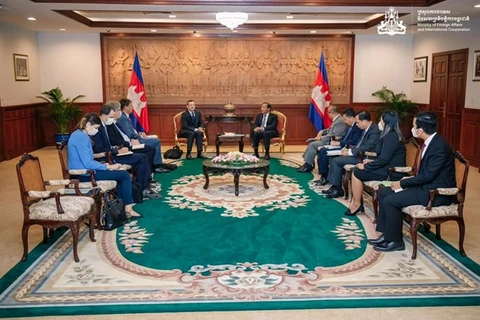 Camboya y Francia promueven colaboración bilateral en todos los campos
