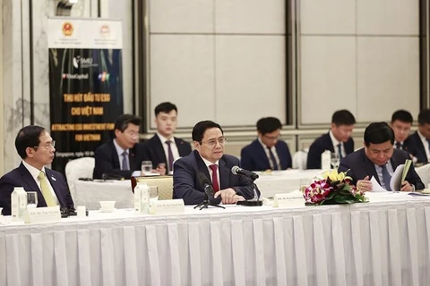 Aclaran dudas de inversores singapurenses sobre políticas de inversión de Vietnam