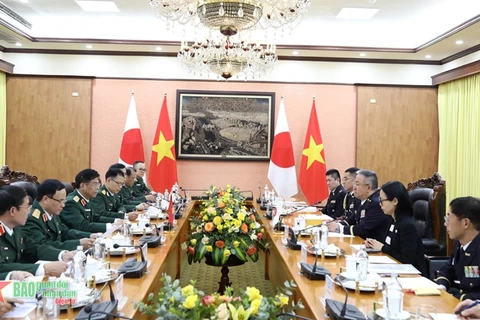 Promueven cooperación entre fuerzas terrestres de Vietnam y Japón