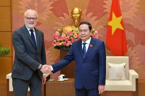 Vietnam y Francia por fortalecer cooperación bilateral