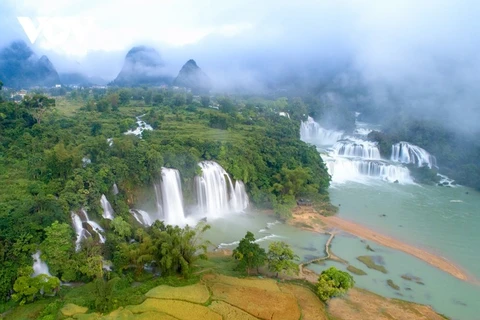 Cascada de Vietnam entre fronteras naturales más hermosas del mundo